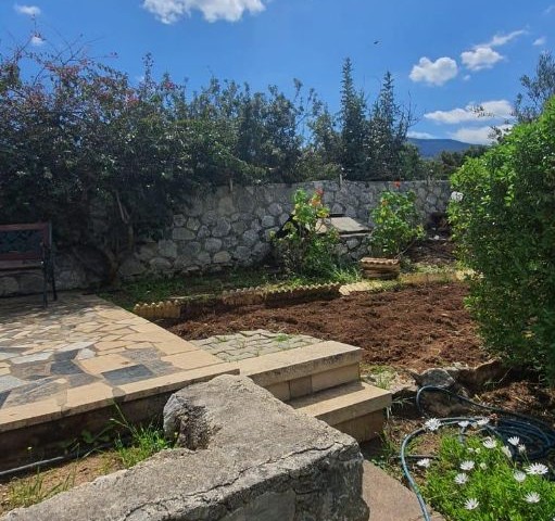 3+1 Villa zum Verkauf mit herrlichem Berg- und Meerblick in Çatalköy