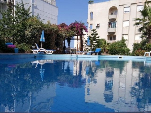 Girne'de Kaşgar Court  Apartmanında Muhteşem Havuzlu Sitede Eşyalı 2+1 Daire 