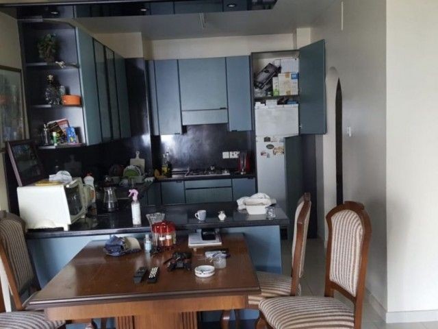 Girne'de Kaşgar Court  Apartmanında Muhteşem Havuzlu Sitede Eşyalı 2+1 Daire 