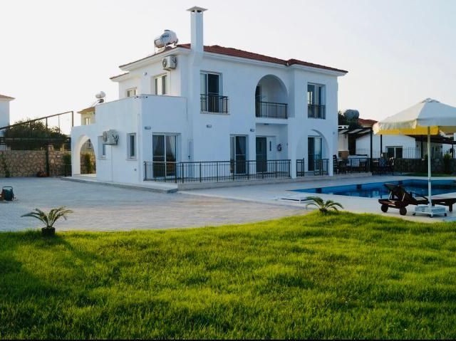 3+1 Villa with Pool for Daily Rent in Alagadi Region