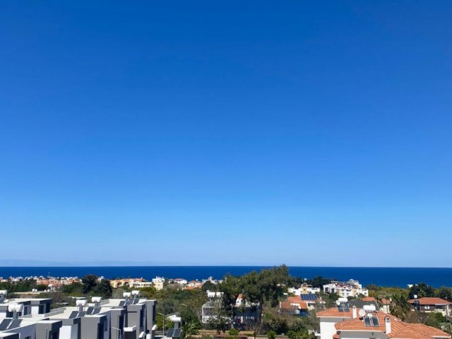 Apartment mit Berg- und Meerblick und Gemeinschaftspool zum Verkauf in Lapda