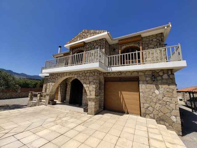 5+1 Luxusvilla zur Miete mit privatem Pool in Karşıyaka