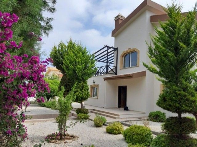 Freistehende 3+1-Villa mit Meer- und Bergblick in Arapköy