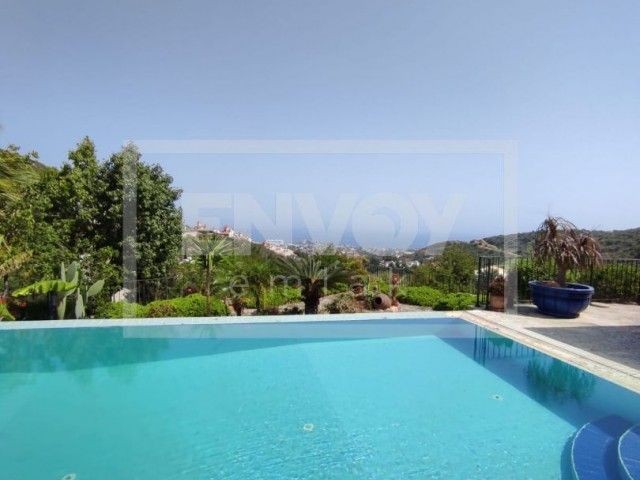 Alsancak'da Dağ ve Deniz  Manzarası Asla Kesilmez Rüya Gibi Özel Havuzlu Lux Villa 