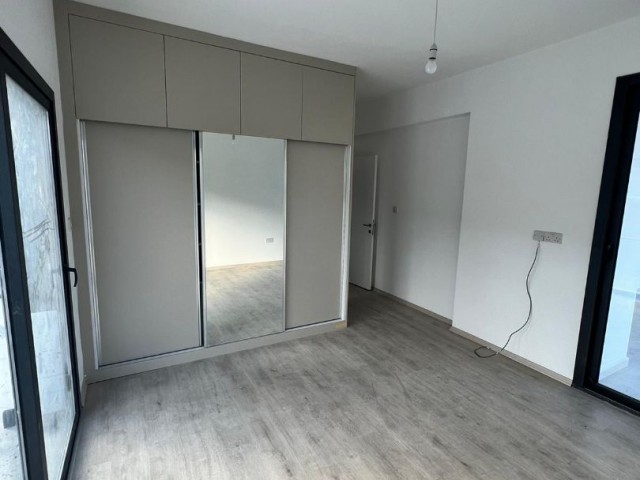 Neue 2+1 Luxuswohnung mit Gemeinschaftspool zum Verkauf in Alsancak