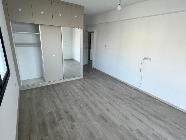 Neue 2+1 Luxuswohnung mit privatem Garten und Gemeinschaftspool zum Verkauf in Alsancak