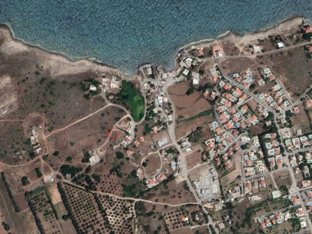 Land for Sale in Karşıyaka, 100m from the Sea