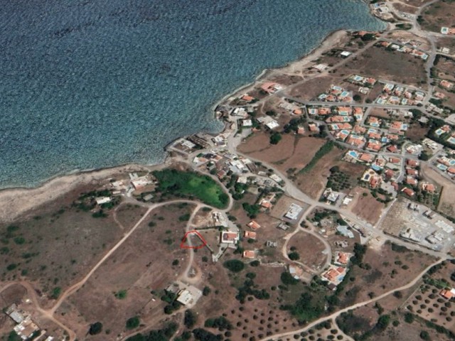 زمین برای فروش در Karşiyaka، 100 متر از دریا
