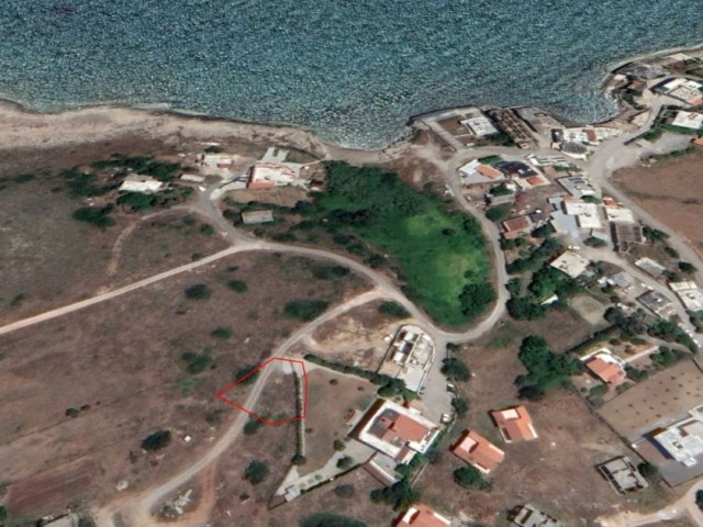 Grundstück zum Verkauf in Karşıyaka, 100 m vom Meer entfernt