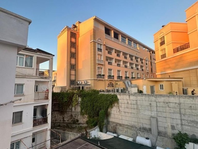 Квартира 2+1 с видом на море на продажу в центре Кирении
