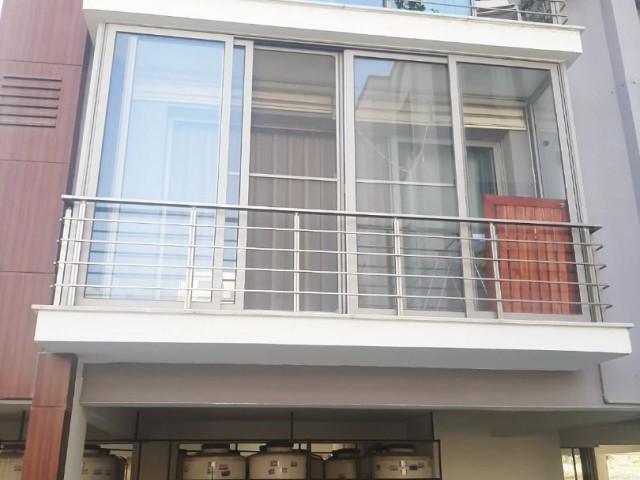 Меблированная квартира 2+1 на продажу в центре Кирении