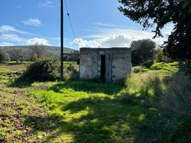 Grundstück zum Verkauf mit Zonenvillen und Meerblick in Sipahi