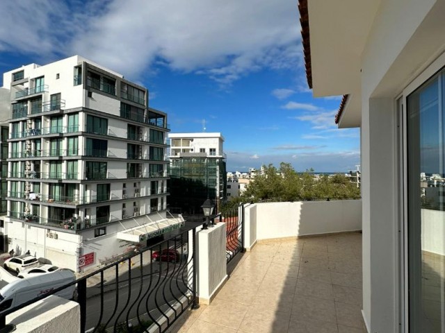 Kyrenia Center 3+1 Penthouse zu vermieten