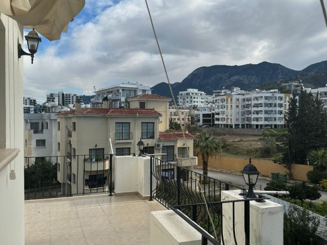 Kyrenia Center 3+1 Penthouse zu vermieten