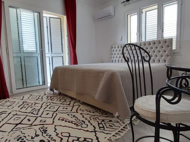 3+1 Villa for Sale in Decent Area in Alsancak