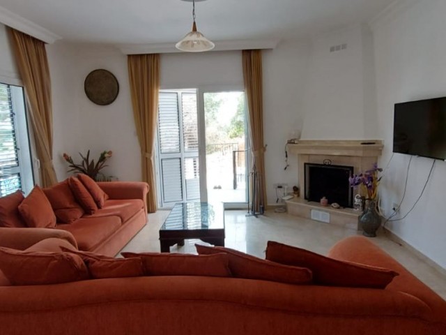 3+1 Villa for Sale in Decent Area in Alsancak