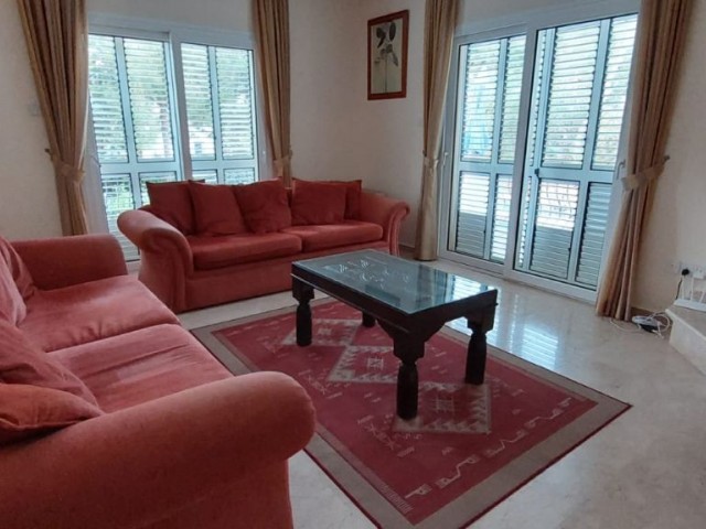 3+1 Villa for Sale in Decent Area in Alsancak