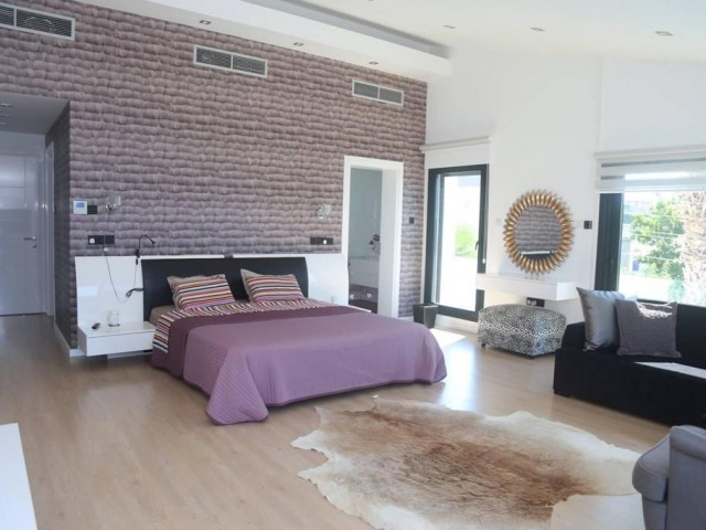 5+1 Seafront Luxury Pool Villa for Rent in Karaoğlanoğlu