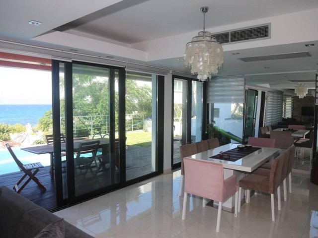 5+1 Seafront Luxury Pool Villa for Rent in Karaoğlanoğlu