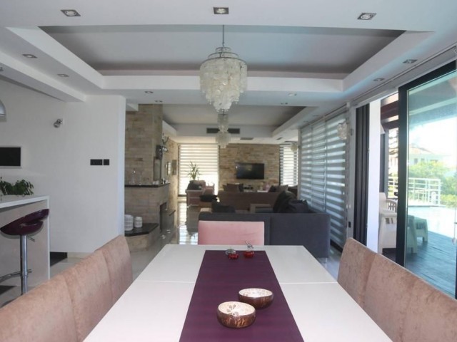 5+1 Seafront Luxury Pool Villa for Rent in Karaoğlanoğlu