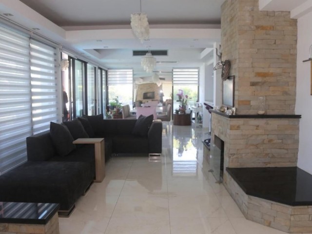 5+1 Seafront Luxury Pool Villa for Rent in Karaoğlanoğlu