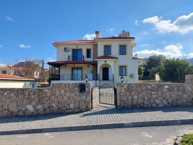 4+1 Villa mit Berg- und Meerblick zum Verkauf in Arapköy