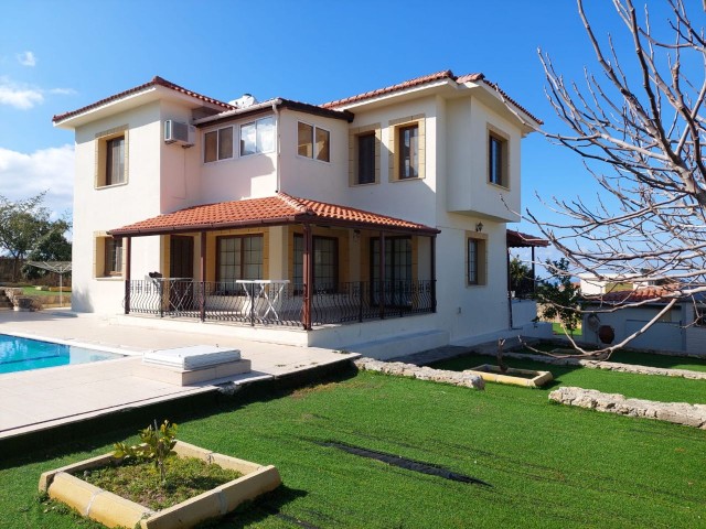 4+1 Villa mit Berg- und Meerblick zum Verkauf in Arapköy