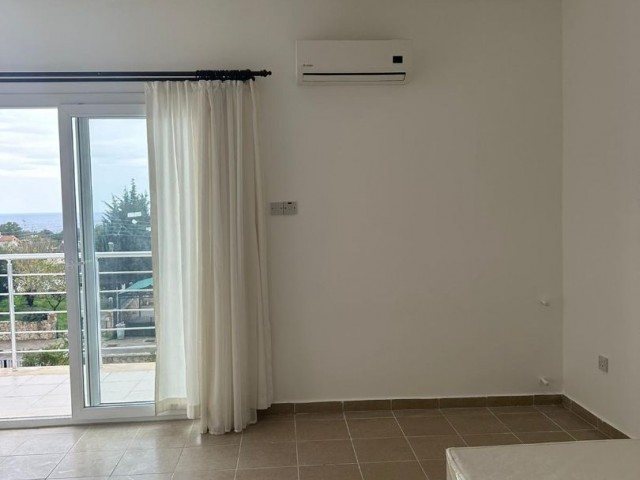 Alsancak’ta Dağ ve Deniz Manzaralı 4+1 Kiralık Villa 