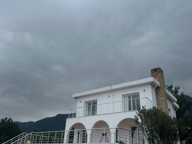 4+1 Villa for Rent with Mountain and Sea Views in Alsancak