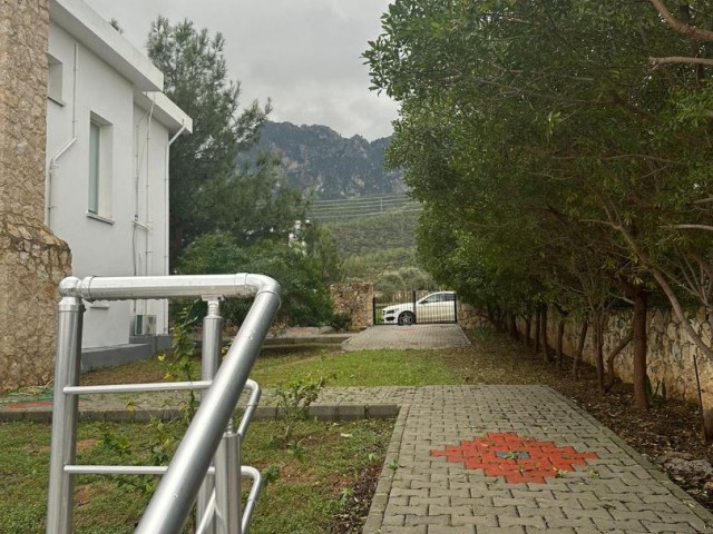 4+1 Villa zu vermieten mit Berg- und Meerblick in Alsancak