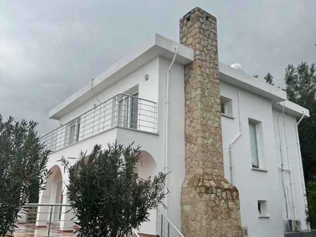 4+1 Villa for Rent with Mountain and Sea Views in Alsancak