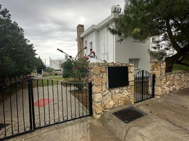 4+1 Villa zu vermieten mit Berg- und Meerblick in Alsancak