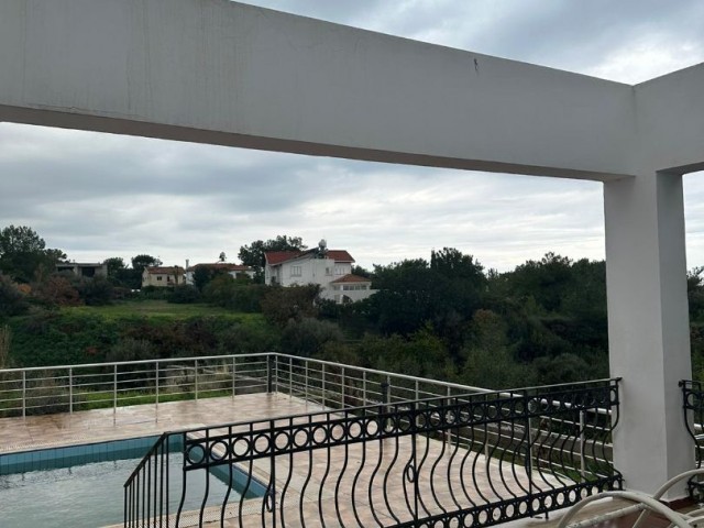 3+1 Villa zu vermieten mit Berg- und Meerblick in Alsancak