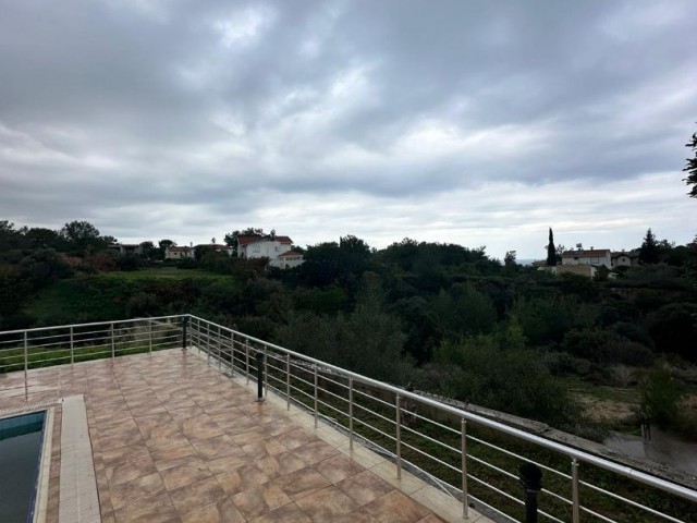 3+1 Villa zu vermieten mit Berg- und Meerblick in Alsancak