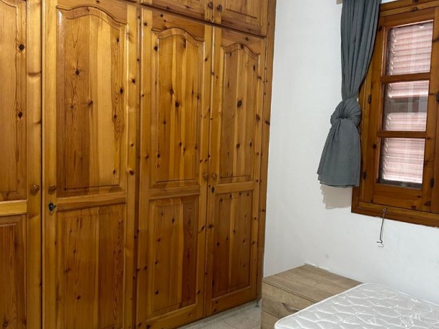 Vollmöblierte 3+1-Wohnung im Erdgeschoss zu vermieten im Zentrum von Kyrenia