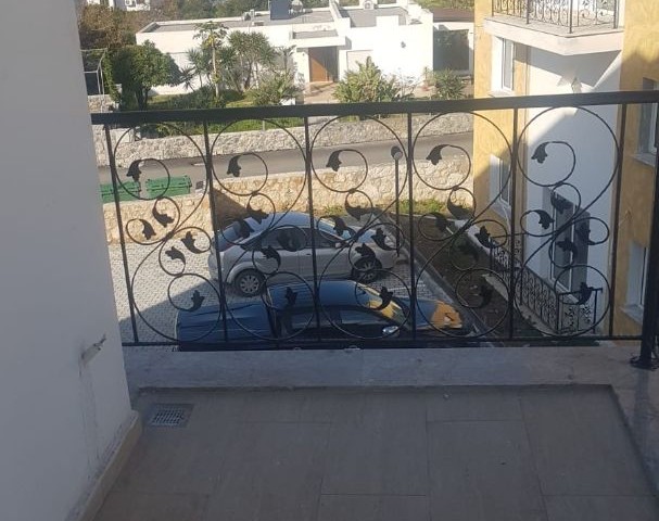 Alsancak 1+1 Apartment mit Meerblick und Gemeinschaftspool