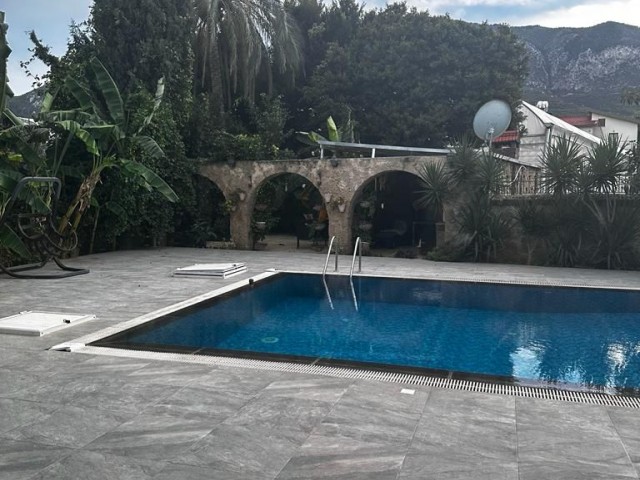 Bellapais'da 4+1 Satılık Ultra Lux Özel Havuzlu Villa