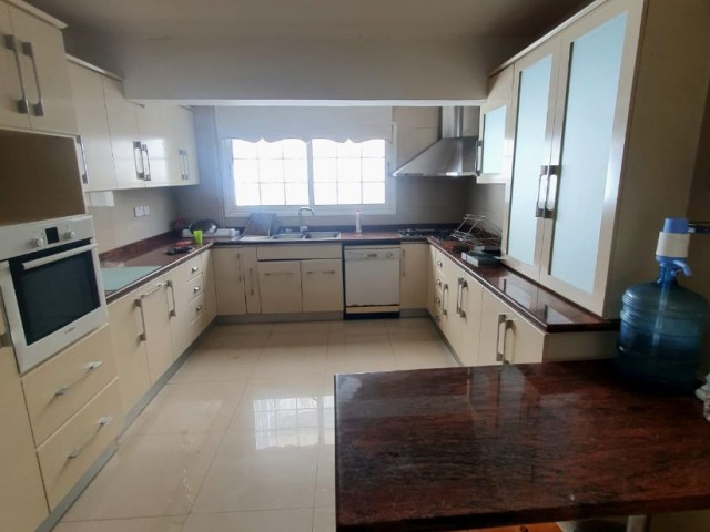 3+1 Flat For Sale in Köşklüçiftlik