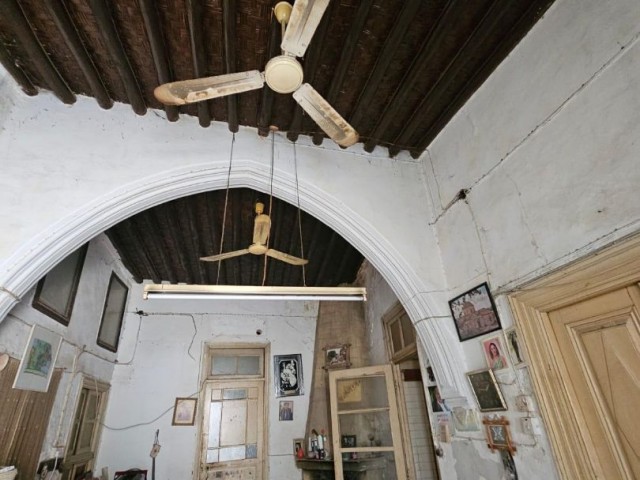 4+1 Detached House with Authentic Garden and Fireplace for Sale in Surlariçin