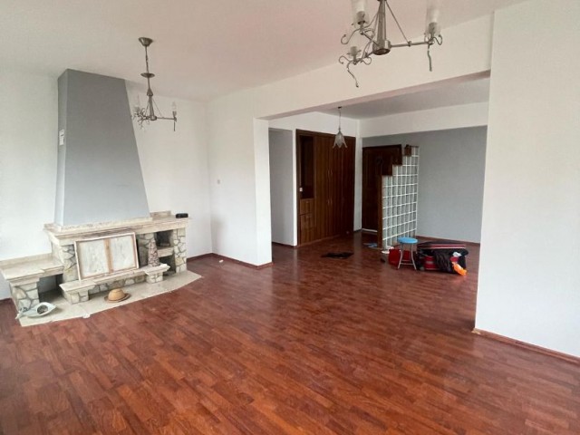 3+1 Flat with Fireplace and Central Heating for Rent in Yenikent