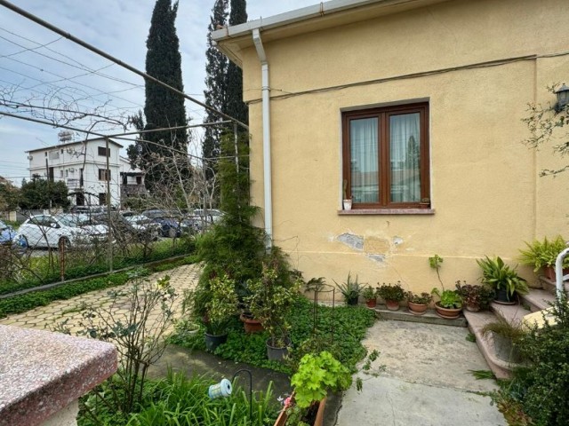 3+1 Detached House with Garden for Sale in Köşklüçiftlik