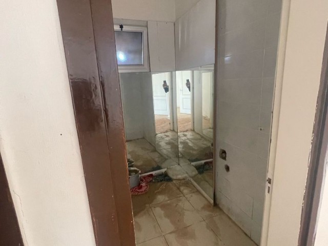 2+1 Office for Sale on the Street in Köşklüçiftlik