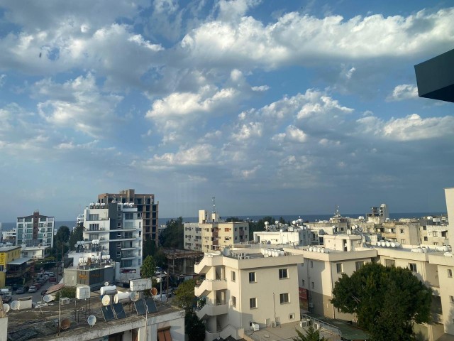 2+1 Wohnung zu vermieten mit Blick auf das Zentrum von Kyrenia