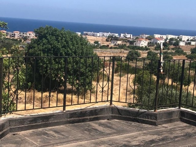 3+1 Bungalow with Sea View for Sale in Girne Bahçeler