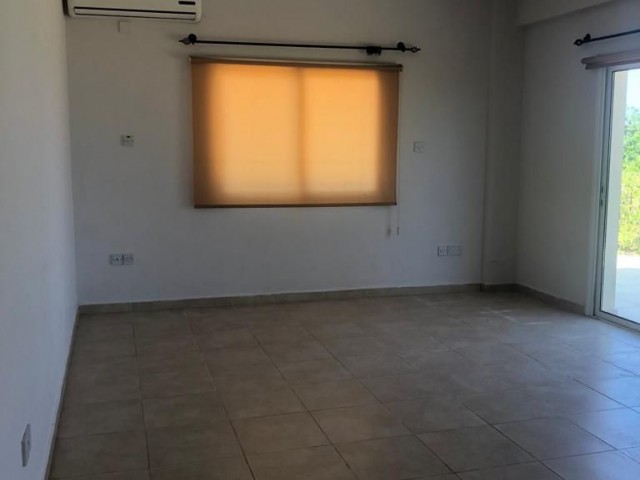 Girne Bahçeler'de Satılık Deniz Manzaralı 3+1 Bungalow