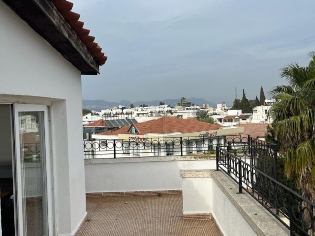 2+1 Wohnung mit Terrasse zu vermieten in der Dereboyu Main Street