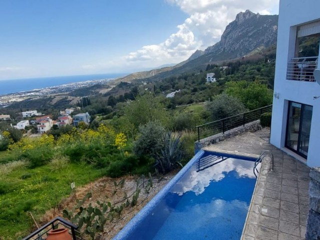 3+1 Villa with Pool and Magnificent View for Sale in Karmi