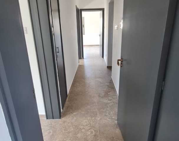 3+1 Unfurnished Flat for Rent in Köşklüçiftlik