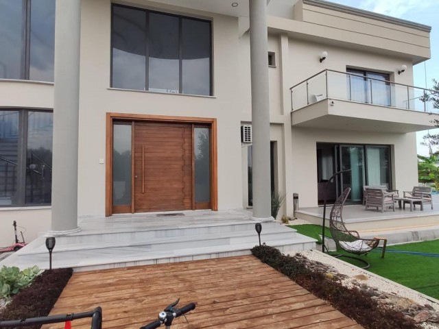 Ultraluxuriöse 4+1-Villa mit privatem Pool zum Verkauf in Çatalköy