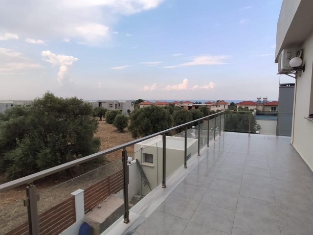 Çatalköy'de Satılık Özel Havuzlu Ultra Lüx 4+1 Villa 